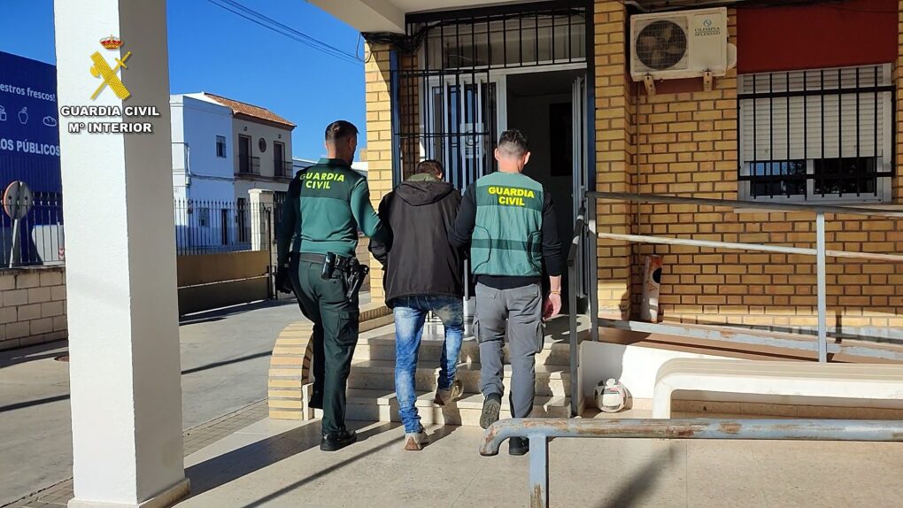 Prisión sin fianza para el autor de un robo con arma blanca en un comercio de Burguillos