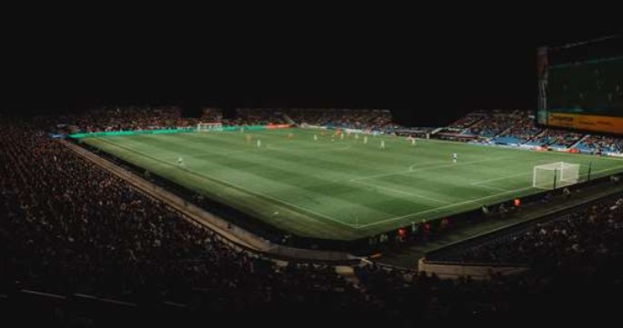 Fiesta, mosaico y fútbol de alto nivel en el Real Sociedad–FC Barcelona de este domingo