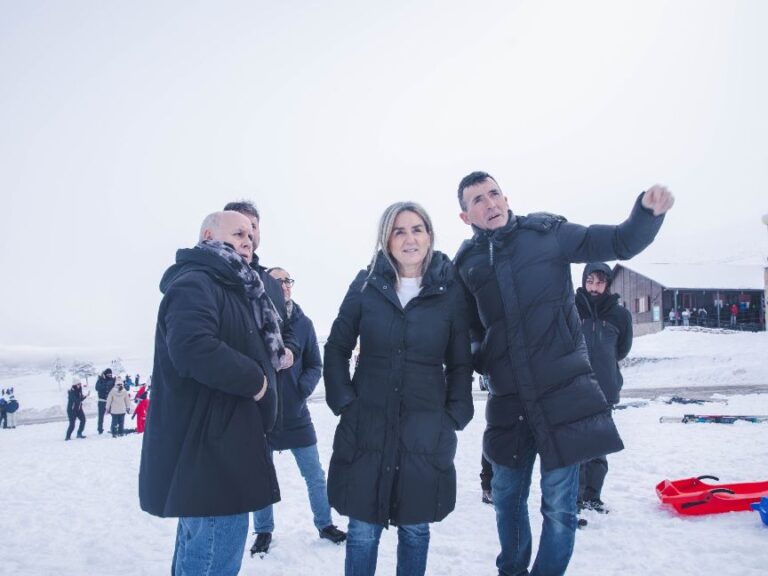 Tolón apuesta por el deporte base y el desarrollo rural desde la estación de esquí de Béjar