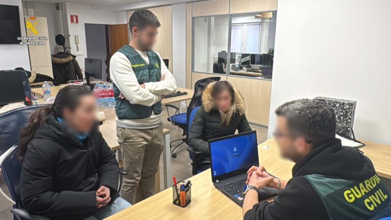 Una estafa tecnológica vacía cuentas y préstamos: doce investigados como mulas bancarias