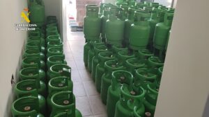 La Guardia Civil frena una trama que introducía gases fluorados desde China para el mercado negro
