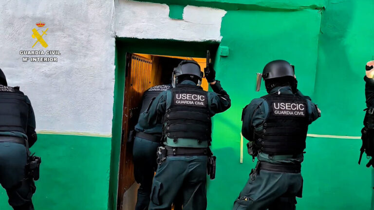Usurpan una vivienda y roban la identidad de un anciano para cometer estafas en Zaragoza
