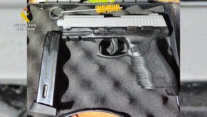 La Guardia Civil intercepta una red internacional de venta de armas con base en Almería