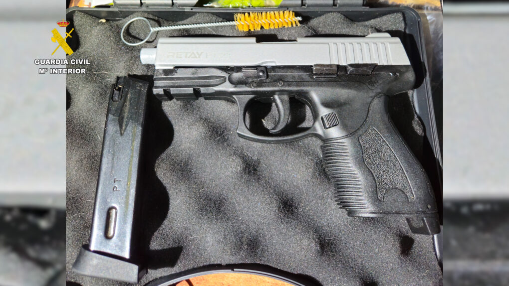 La Guardia Civil intercepta una red internacional de venta de armas con base en Almería