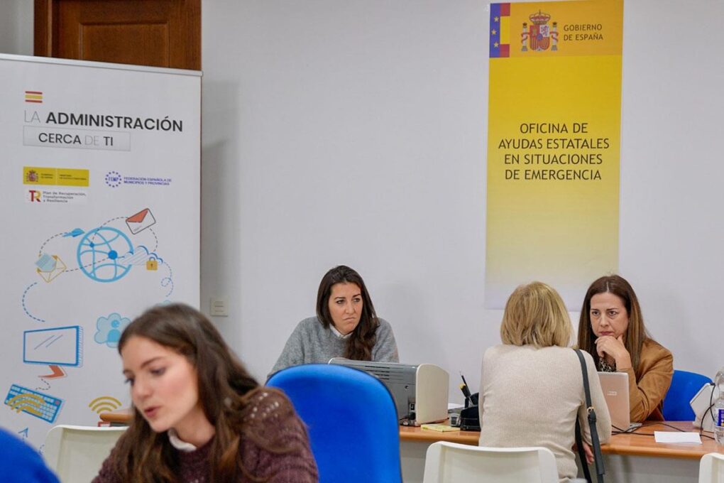 El Ejecutivo despliega en Grazalema el primer punto de atención directa para acelerar la reconstrucción tras el temporal