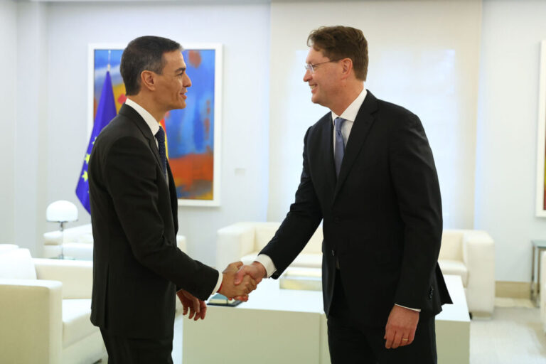 La transición verde del automóvil centra el encuentro entre Pedro Sánchez y el CEO de Mercedes-Benz