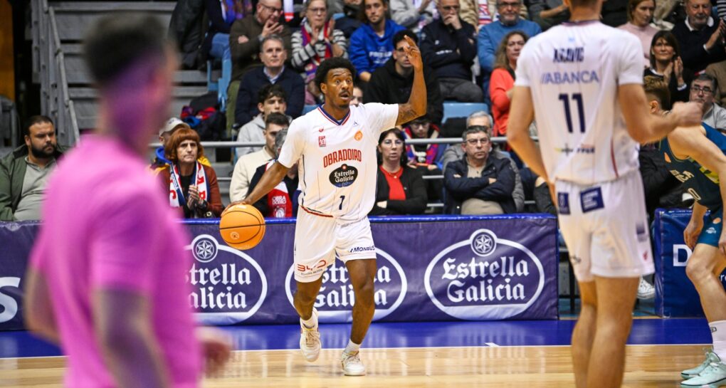 El Monbus Obradoiro resiste, remonta y arrolla en la prórroga al Hestia Menorca