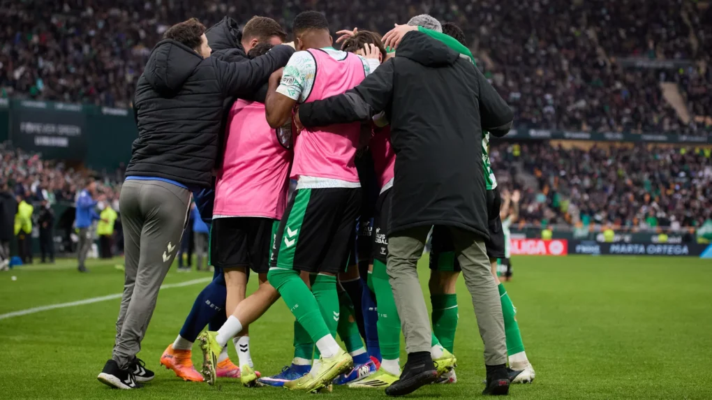 El Betis firma un triunfo clave frente al Valencia y mira hacia arriba en LaLiga