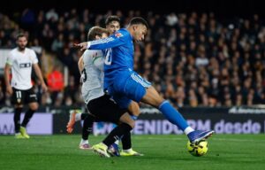 El Madrid no falla en Mestalla y encadena siete triunfos ligueros