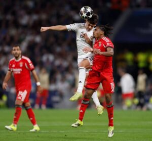 Remontada blanca y billete a octavos: el Madrid supera al Benfica con un Valverde estelar
