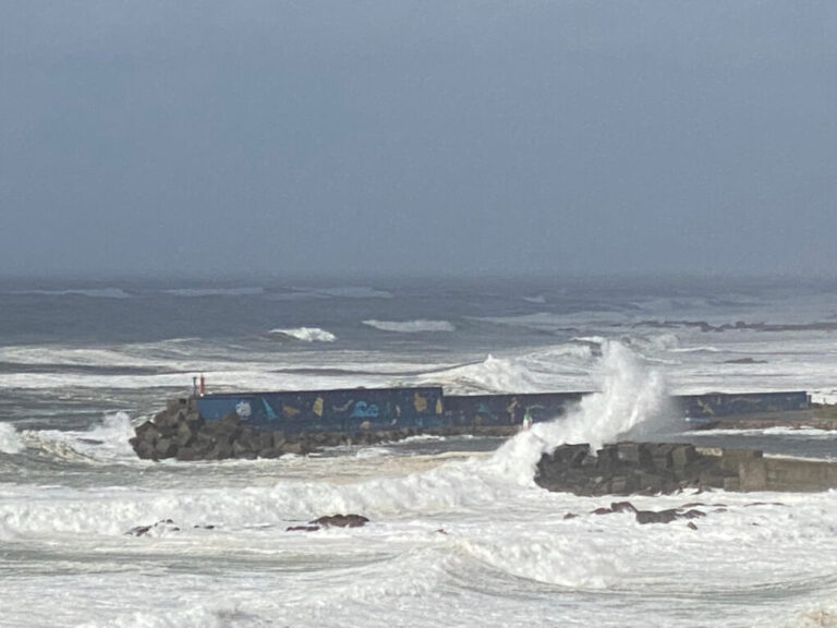 Riesgo elevado por lluvias torrenciales y rachas muy fuertes en amplias zonas de España