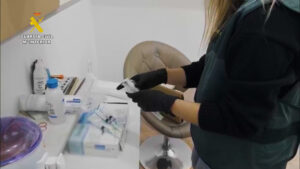 La Guardia Civil destapa una red de tratamientos estéticos ilegales en centros de Valencia