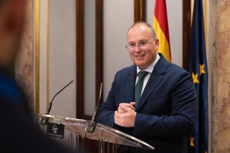 El PP amplía distancias con el PSOE en Aragón y Tellado augura un largo ciclo en la oposición para la izquierda