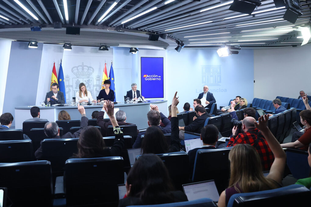 2. España activará 11,5 millones de barriles de petróleo para contener el impacto energético del conflicto en Irán