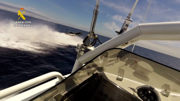 Cuatro detenidos tras una operación marítima en el Golfo de Cádiz con toneladas de hachís intervenidas