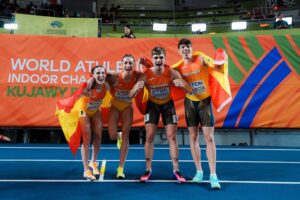 España suma una histórica plata en el 4x400 mixto y Attaoui bate el récord de 800