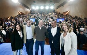 Feijóo propone blindar la sanidad en la financiación autonómica y mejorar carreteras y tren en Ávila