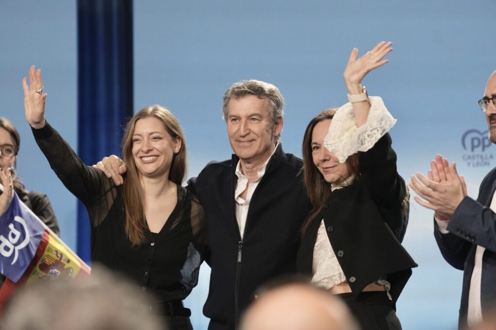 Feijóo acusa al Gobierno de incoherencia: “Dice no a la guerra pero sí al dinero que le da la guerra”