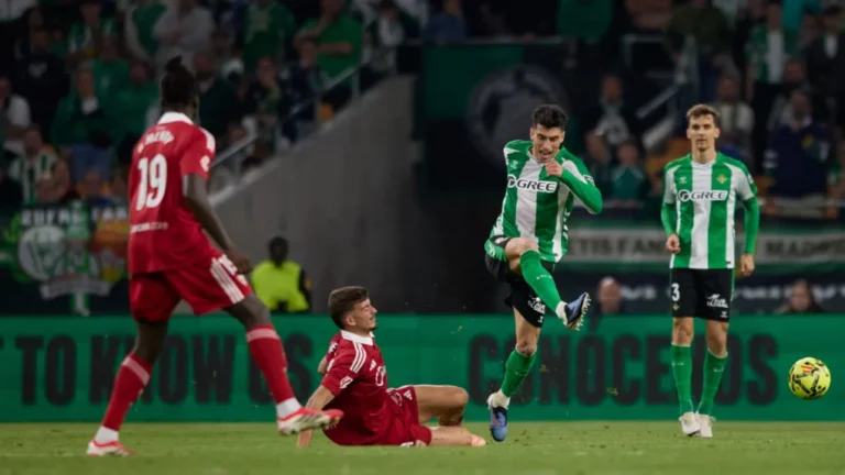 El Gran Derbi acaba en tablas tras una remontada sevillista en la segunda mitad