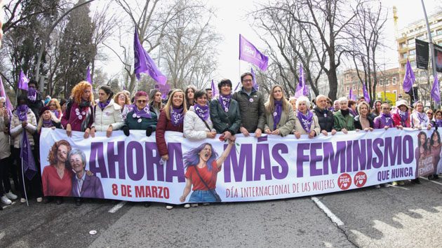 El Gobierno defiende sus políticas de igualdad en el 8M y anuncia más control sobre redes sociales