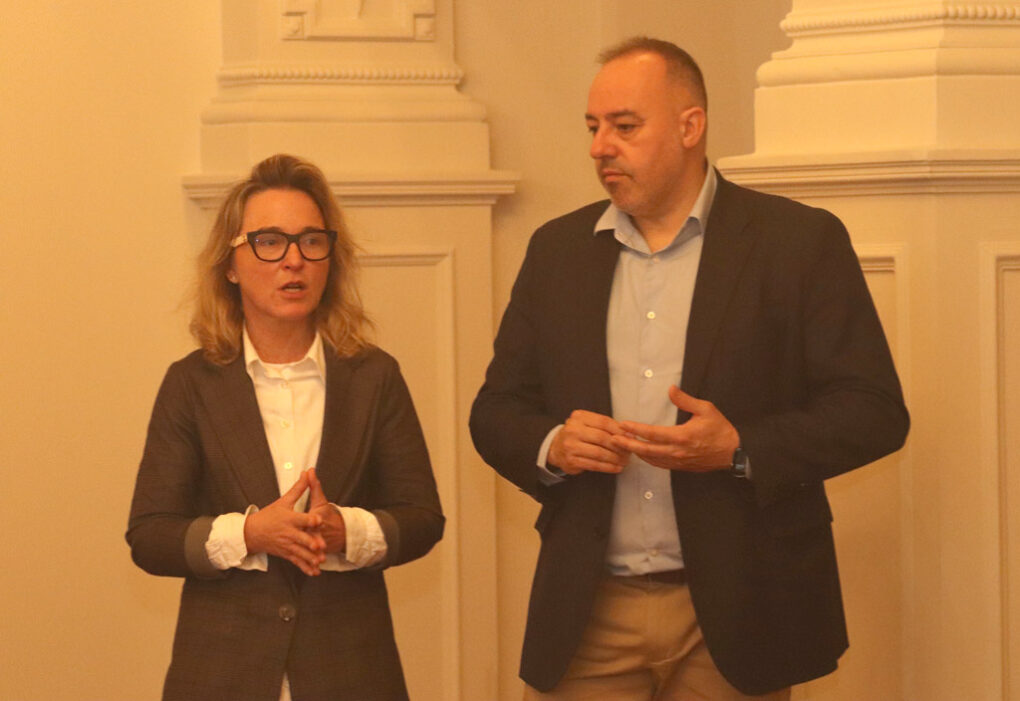 Una odontóloga de A Guarda lidera en Vigo el encuentro final de referencia en odontología deportiva