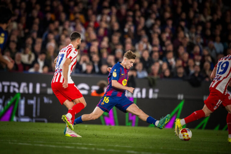 Orgullo blaugrana en el Camp Nou: 3-0 al Atlético y eliminación con sabor a hazaña