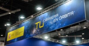 250 metros cuadrados de oportunidades: el estand del MICIU guía a los jóvenes hacia la universidad