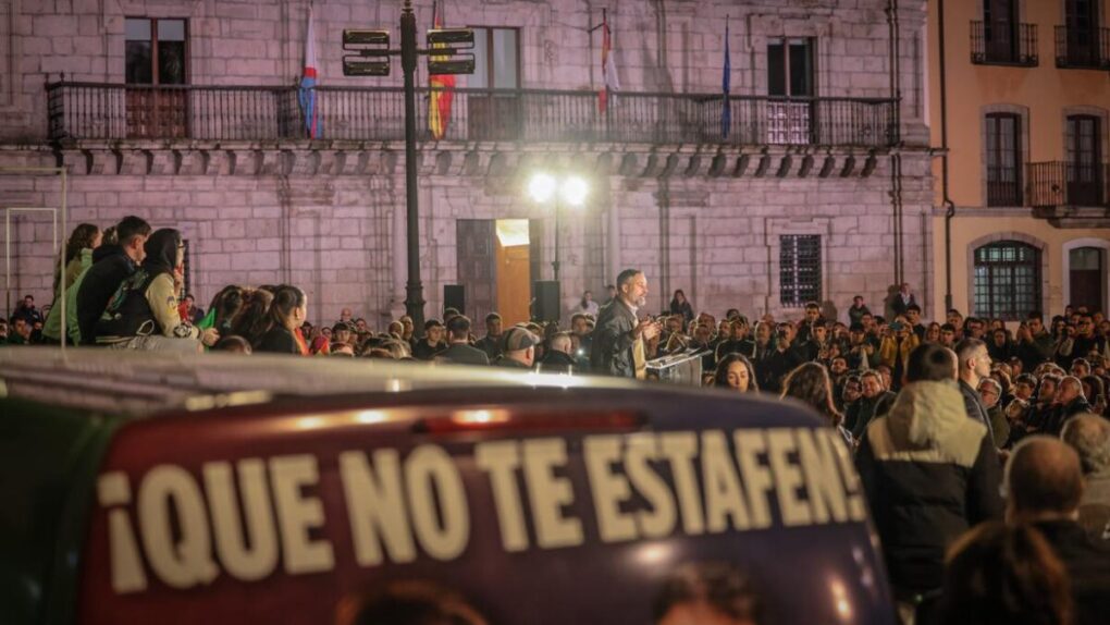 Abascal carga contra Sánchez y reta a Feijóo a sellar un acuerdo político total contra el PSOE