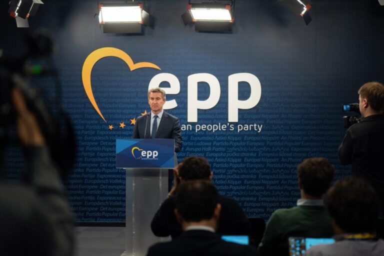 Feijóo acusa a Sánchez de aislar a España en Europa y de no gobernar