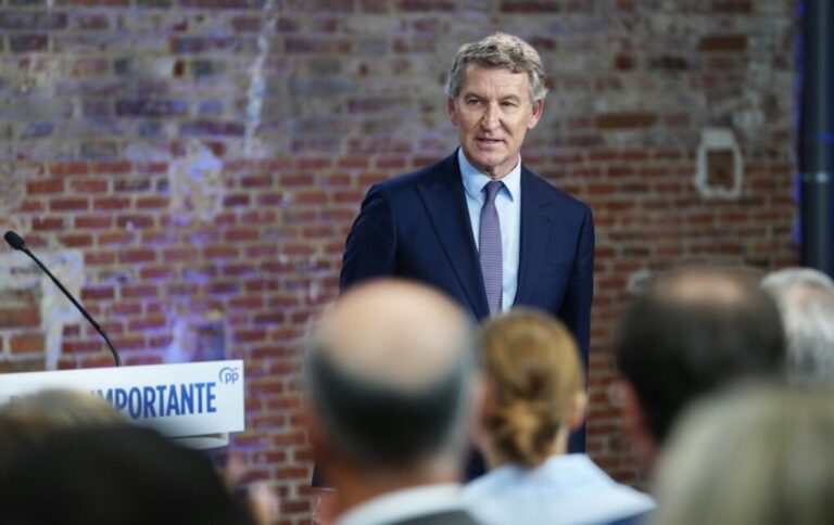 Feijóo promete bajar impuestos: “No se volverán a pagar tantos como este año”