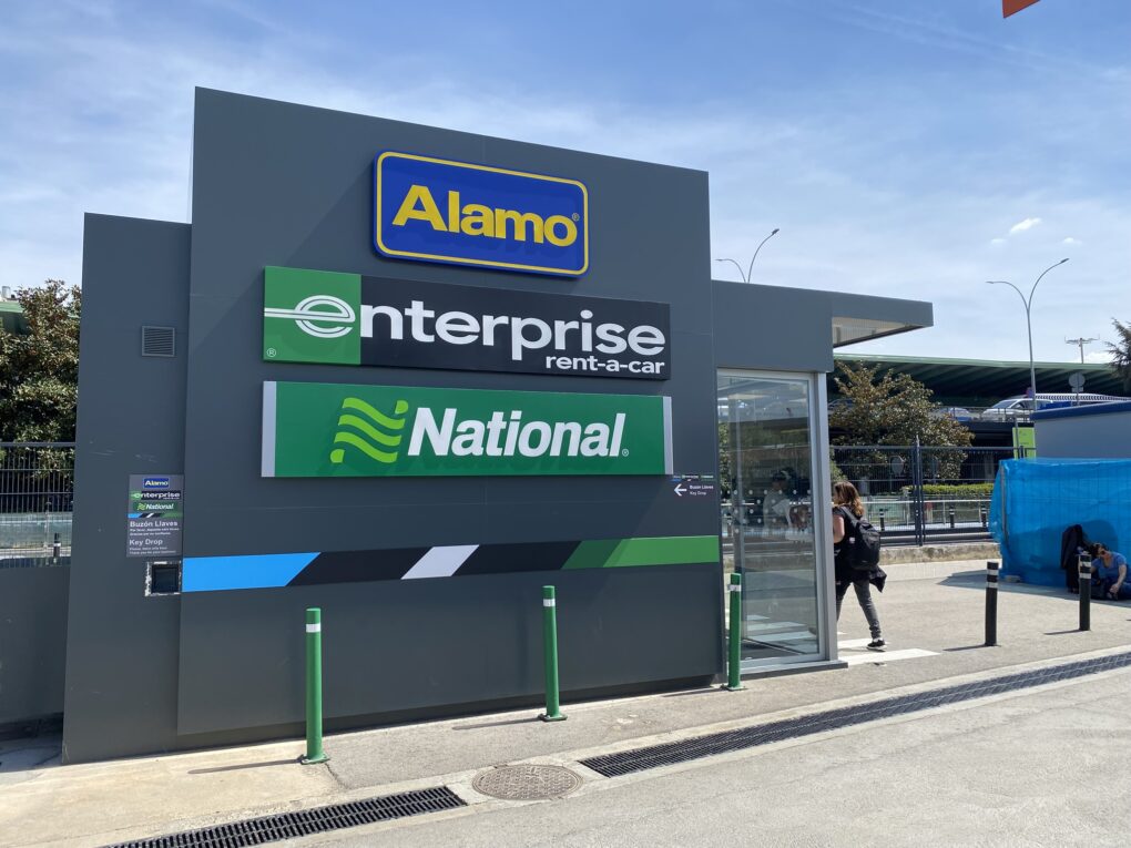 Caos en Barajas T1: clientes denuncian a Enterprise por no entregar coches reservados