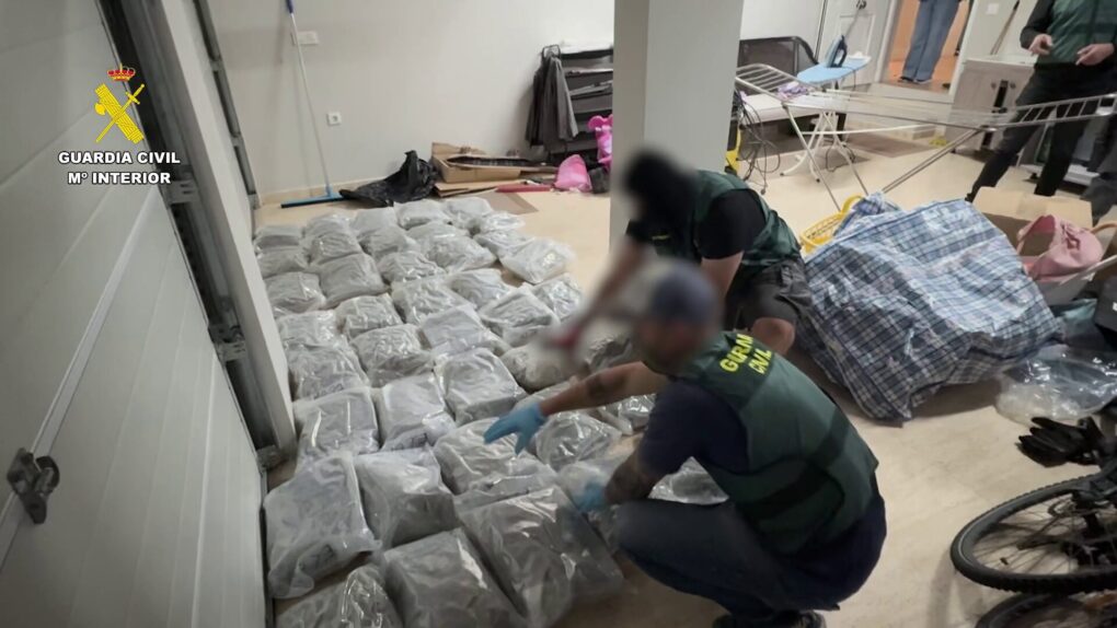 fugitivo más buscado Reino Unido, detenido Alicante, Most Wanted Reino Unido, Guardia Civil Alicante, narcotráfico Benidorm, fugitivo británico España, tráfico drogas Alicante, falsedad documental Alicante, operación antidroga Benidorm, National Crime Agency España, prófugo Reino Unido detenido, Guardia Civil Benidorm, hachís Reino Unido, crimen organizado Alicante, sucesos Alicante