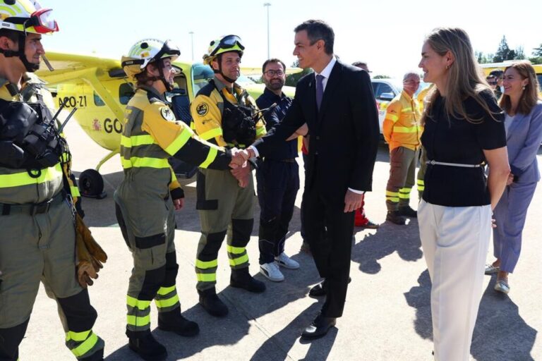 El Gobierno refuerza medios aéreos y drones para combatir los incendios forestales este verano