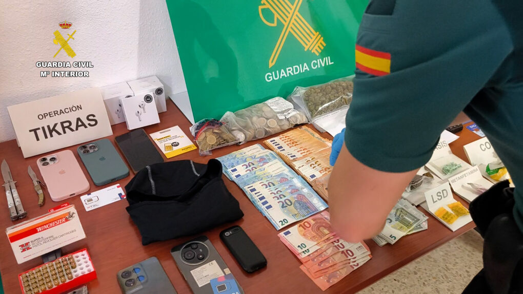 La Guardia Civil desmantela una banda especializada en robar vehículos para cometer asaltos en Valencia y Alicante