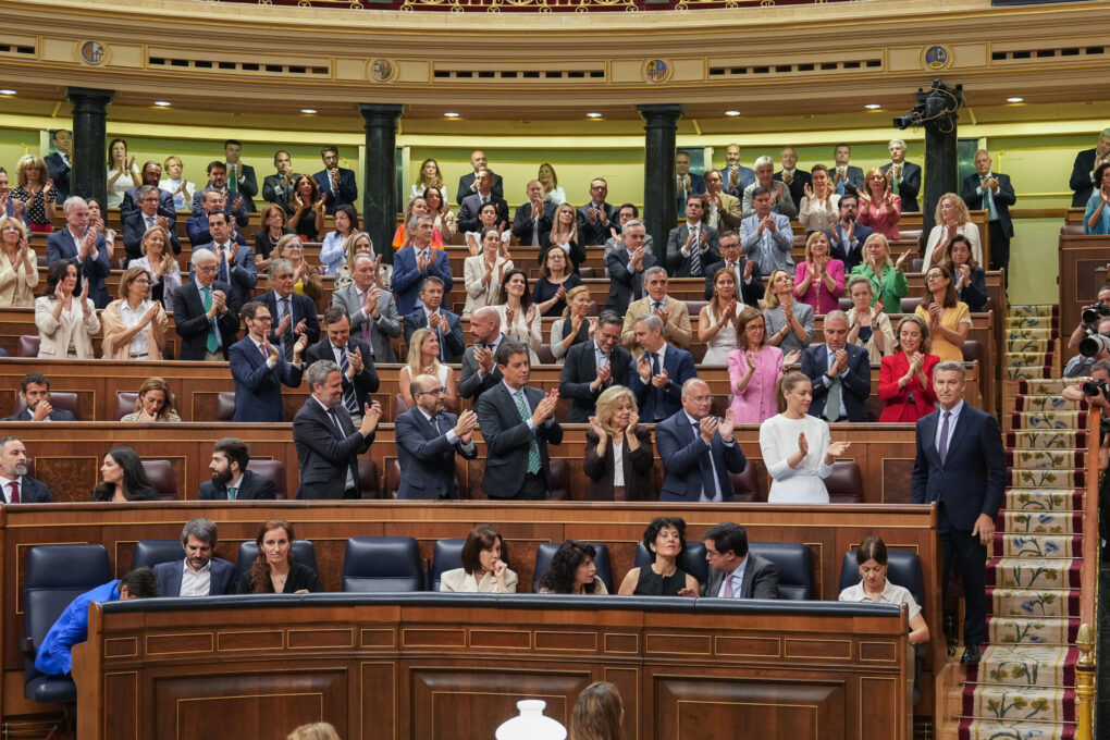 Feijóo exige a Sánchez que convoque elecciones y le acusa de ser el "nexo político corruptor" del Gobierno