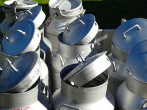 Los ganaderos denuncian una guerra de precios que hace desaparecer 1,5 explotaciones lácteas al día