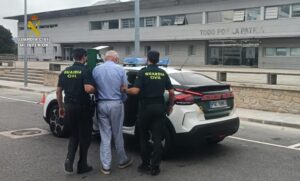 Detenido en Cangas de Morrazo un presunto estafador que intentó obtener 350.000 euros haciéndose pasar por directivo de una petrolera