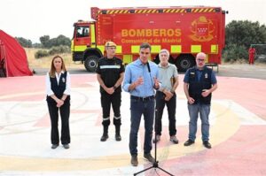 El Gobierno moviliza recursos nacionales e internacionales para combatir el gran incendio de Madrid y Ávila