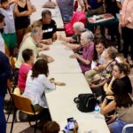 Felipe VI y la Reina Letizia visitan a las familias desplazadas por los incendios en Madrid