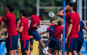 El Barcelona sigue preparando la temporada con doble entrenamiento en St. George's Park
