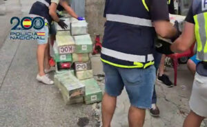 Golpe al narcotráfico en Galicia: 1.410 kilos de cocaína ocultos junto a una guardería en A Pobra do Caramiñal