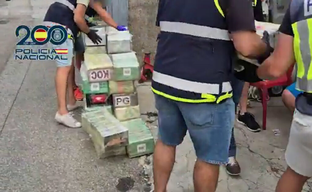 Golpe al narcotráfico en Galicia: 1.410 kilos de cocaína ocultos junto a una guardería en A Pobra do Caramiñal