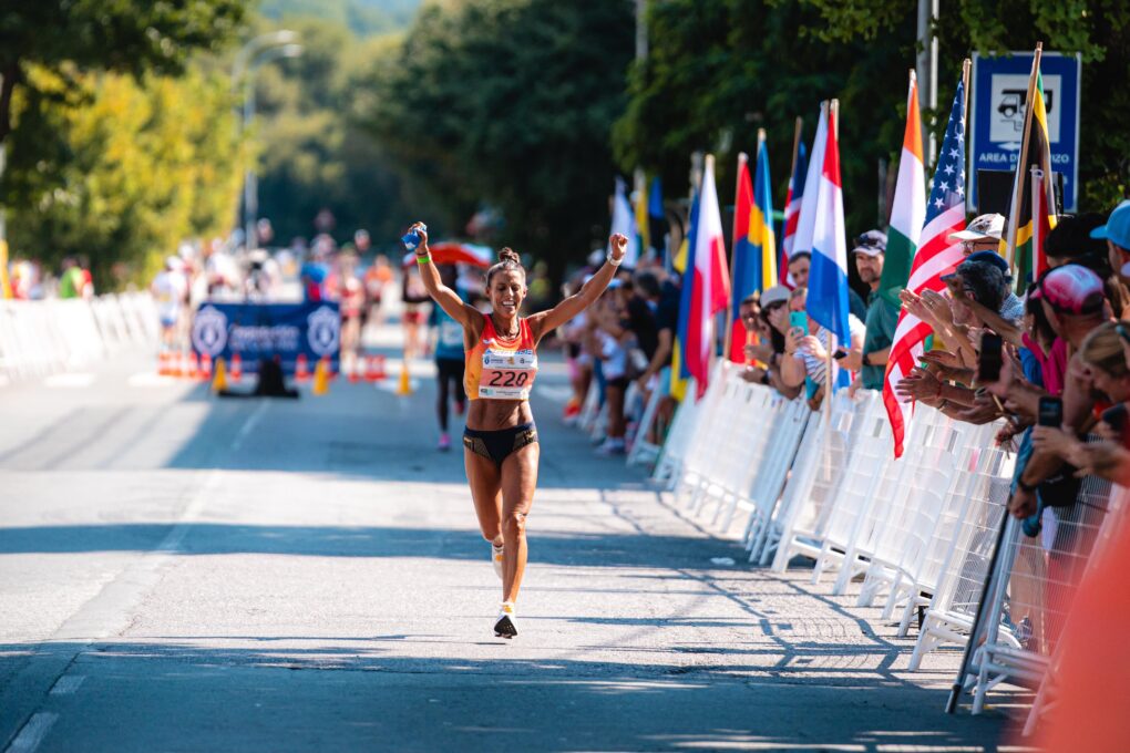 España triunfa en el Mundial de 100 km: bronce y récord para Gemma Arenas y plata femenina por equipos