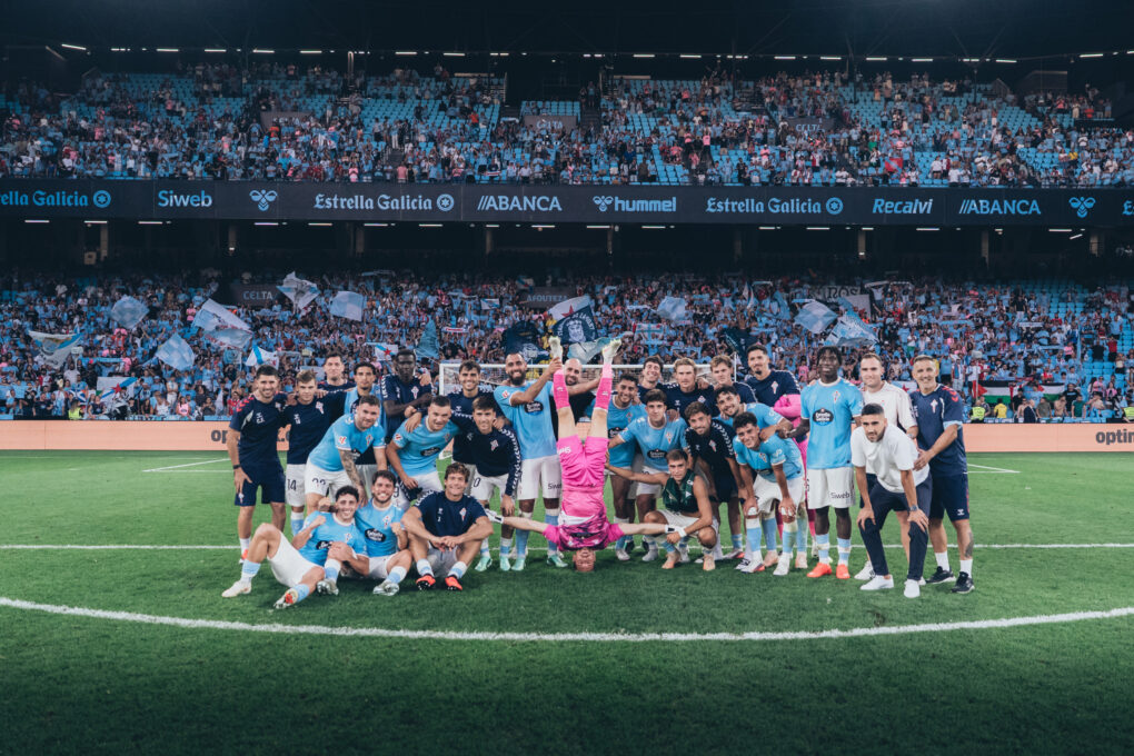 Fiesta completa en Balaídos: el Celta arrolla al Racing con un 5-0 y logra su primer triunfo del curso