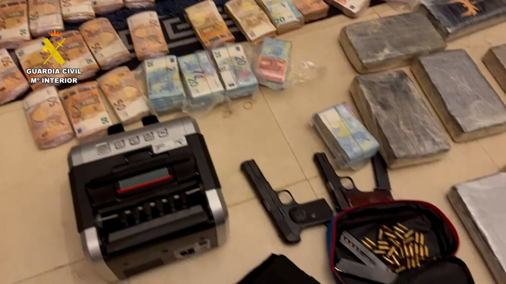 18 detenidos por introducir cocaína en Algeciras mediante el método del “gancho perdido”
